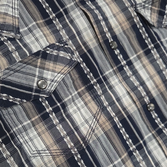 Men's Casual Plaid Button-Down Shirt - Black and White - Picture 3 of 5